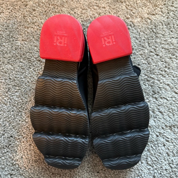 iRi WES BLACK RED LOW TOP SNEAKER - Picture 5 of 6